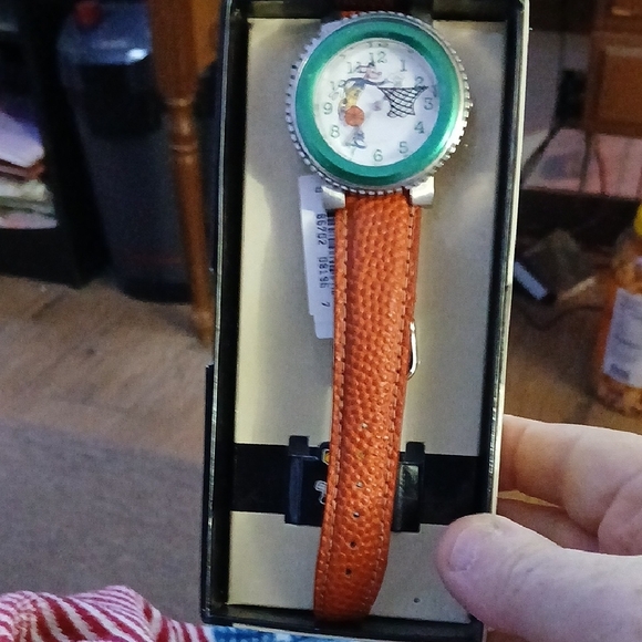 Disney Goofy Basketball Watch - Green and Orange - Picture 2 of 6